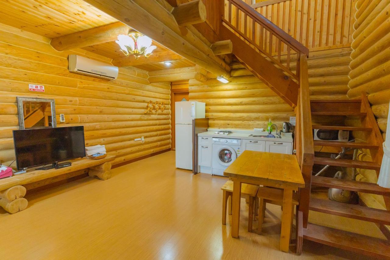 Jungmun Log Pension&Resort Seogwipo Exterior foto
