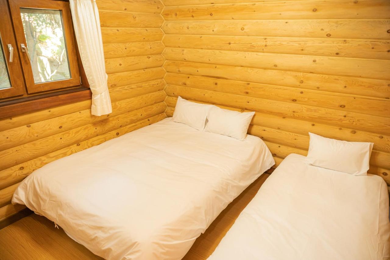 Jungmun Log Pension&Resort Seogwipo Exterior foto