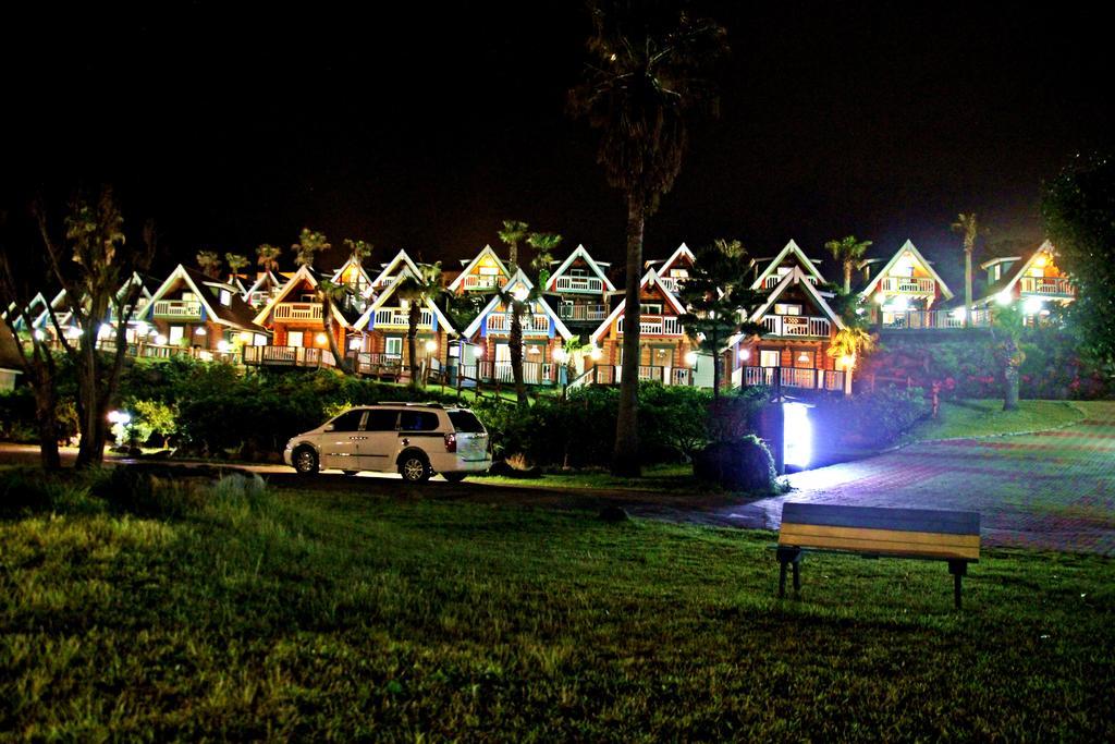 Jungmun Log Pension&Resort Seogwipo Exterior foto